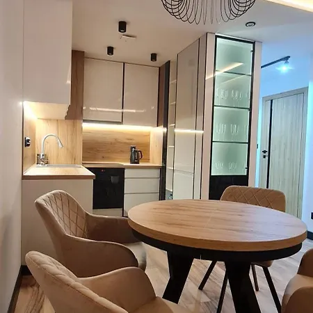 Lovely Apartament Klimontowska 45f Lägenhet